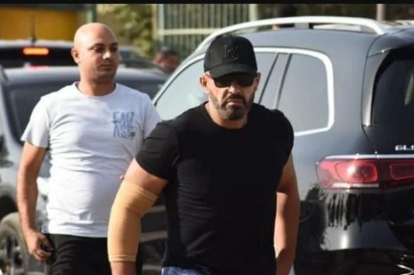 أحمد السقا أبو الجدعنة برغم إصابته يحضر جنازة هشام سليم