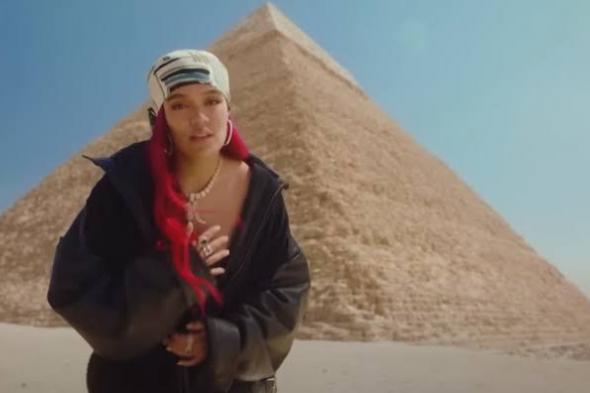 استغلوا ترويج المغنية الكولومبية كارول جى لمصر في أغانيها