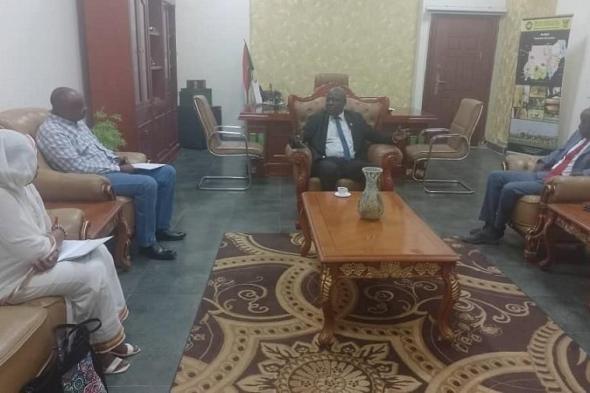 وزير الثقافة والإعلام يلتقي الأمين العام لوزارة الاعلام باقليم دارفور   