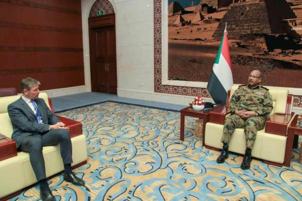 إبراهيم جابر يلتقي السفير البريطاني لدى السودان