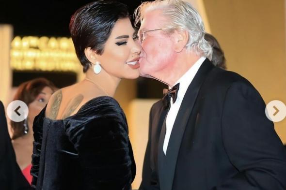 الشيخ ” حسين فهمي ” كان شغال بوس في المهرجان – شاهد