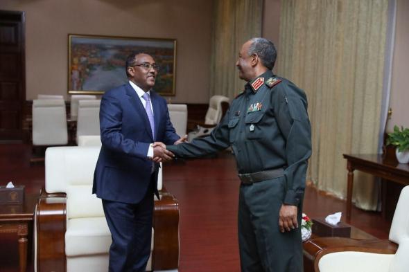البرهان يلتقي نائب رئيس مجلس الوزراء ووزير الخارجية الأثيوبي