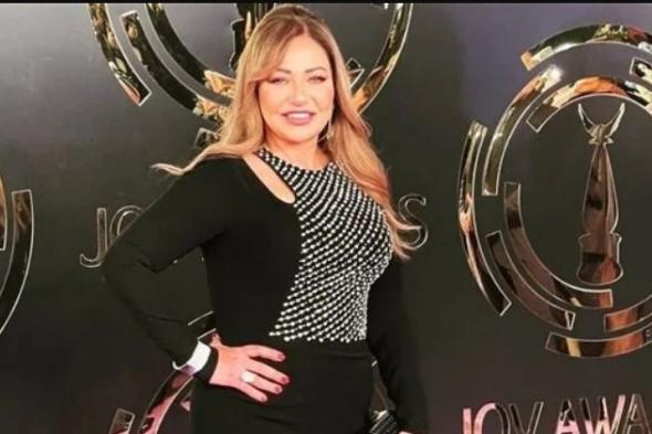 ليلي عوزي ملكة جمال بالأسود من حفل جوائز Joy awards
