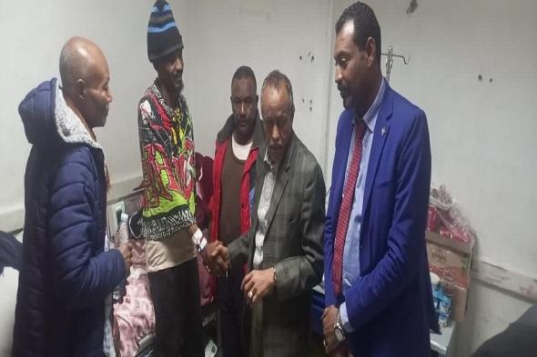 السفيرالصادق عمر يزور المواطن السوداني أثرإصابته في حادثة القطار