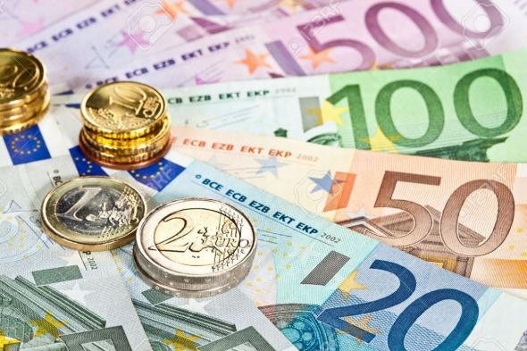 تباين سعر اليورو مقابل الجنيه في البنوك