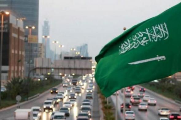 بالصور.. دهان مضيئ بالطرق السريعة في السعودية
