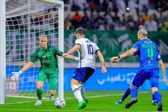 الهلال يتطلع للحاق بالمقدمة على حساب الفتح