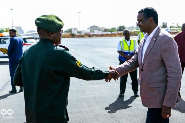 دقلو يعود إلى البلاد بعد زيارة رسمية إلى إريتريا