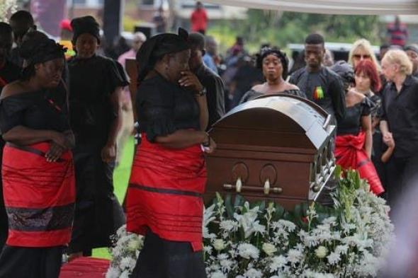 الغانيون يتجمعون لحضور جنازة اللاعب أتسو عقب مقتله في زلزال تركيا
