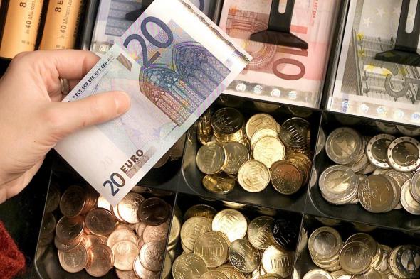 تباين سعر اليورو من جديد أمام الجنيه في أول أيام رمضان