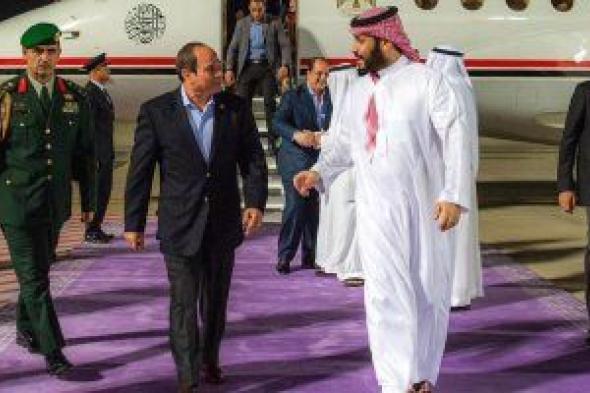 صور لاستقبال الأمير محمد بن سلمان للرئيس السيسى بمطار جدة