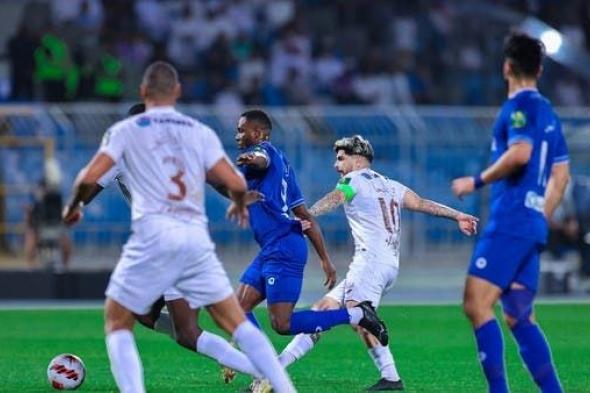 قمة مثيرة بين الشباب والهلال في الدوري السعودي