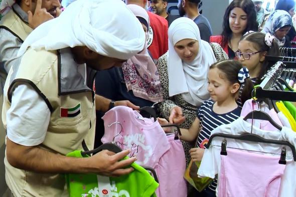 ” الهلال الأحمر ” يوزع كسوة العيد و زكاة الفطر على أسر ضحايا الزلزال بمحافظة اللاذقية السورية