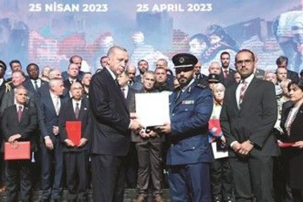 الرئيس التركي يمنح فريق البحث والإنقاذ الكويتي «وسام التضحية العظمى» لمساعدته منكوبي الزلزال