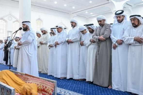 حاكم عجمان وولي عهده يؤديان صلاة الجنازة على جثمان عبدالله إبراهيم الظاهري
