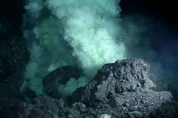 بالفيديو| بركان في قاع المحيط يشبه “الكعكة” يثير حيرة العلماء