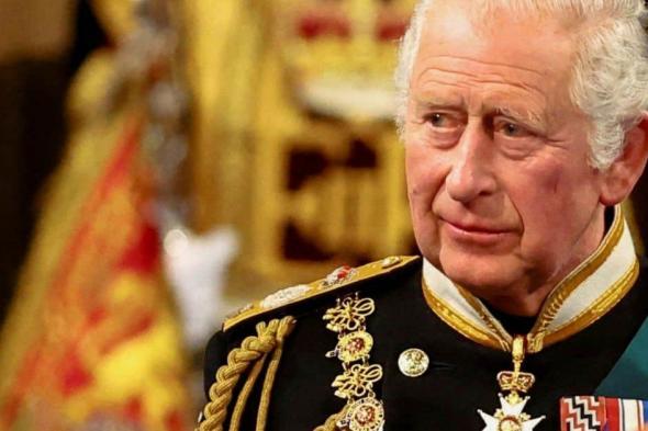 شاهد .. بالفيديو- لحظة تتويج الملك تشارلز الثالث بحضور العائلة الملكية