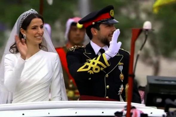 شاهد .. بالفيديو- فخامة قالب الحلوى في زفاف الأمير الحسين والأميرة رجوة تخطف الأنظار