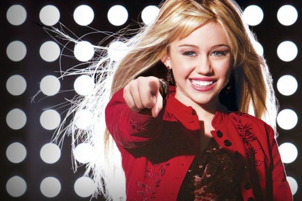 شاهد .. بالصورة - بطلة "Hannah Montana" تعلن خطوبتها وإليكم خاتمها