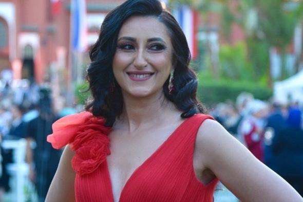 شاهد .. بالفيديو: أميرة سليم تؤدي النشيد الوطني المصري خلال إحتفال في السفارة الفرنسية
