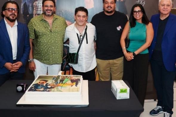 شاهد .. بالصور- أكرم حسني يحتفل مع أبطال "العميل صفر" بعرض الفيلم في الإمارات