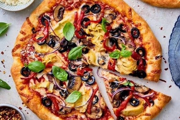 تعرف على طريقة عمل بيتزا الخضروات في المنزل بالطريقة الإيطالية!