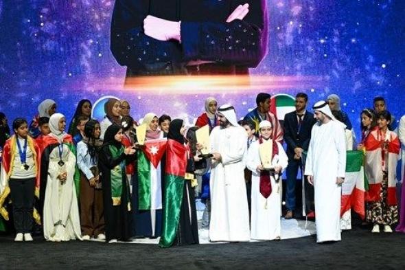 تأثر سمو الشيخ محمد بن راشد بإلقاء الإماراتية آمنة المنصوري مقتطف من قصيدته