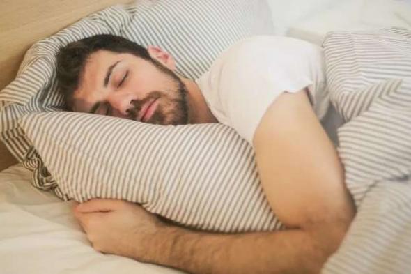 هل النوم بجوارب قذرة يسبب ضعف النظر وفقدان البصر؟ سيذهلك الجواب