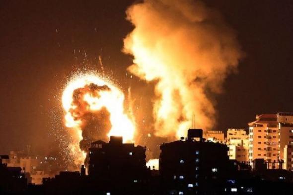 شاهد .. بعد انهيار الهدنة.. الاحتلال يقصف 200 موقعا في قطاع غزة