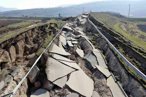 زلزال عنيف يضرب إندونيسيا وهزة جديدة بمركز كارثة القرن
