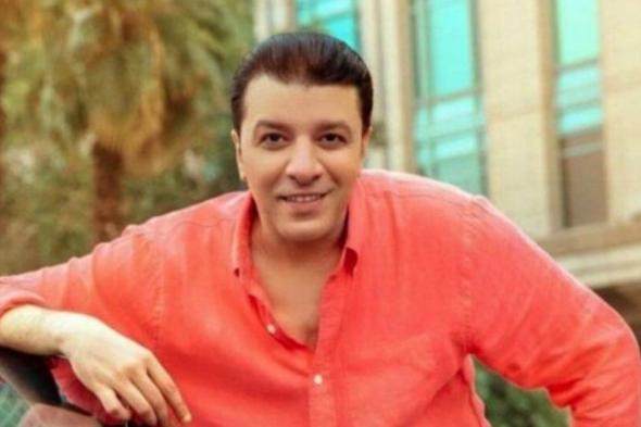 شاهد .. مصطفى كامل يفتتح حفل كاسيت 90 المقام في الرياض