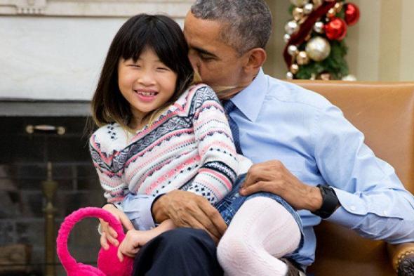 شاهد .. «خليجيون» تتحقق من صورة أوباما المثيرة للجدل مع طفلة