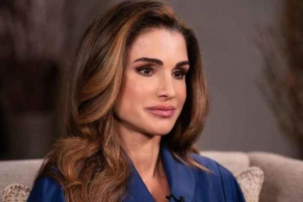 شاهد .. 9 سنوات تفصل بين إطلالتي الملكة رانيا بالثوب نفسه.. ما رأيكم؟
