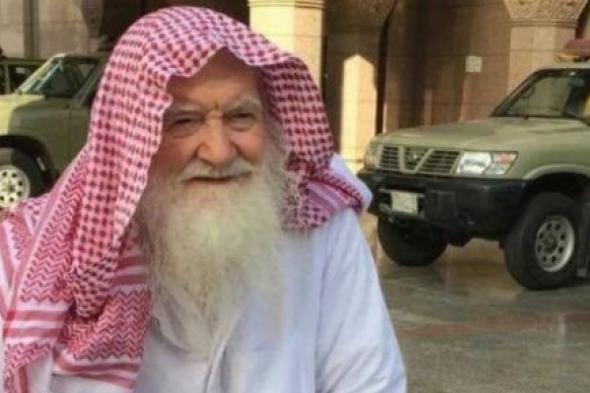 وفاة الحاج أبو السباع بعد استضافتة لزوار المسجد النبوى لـ40 عاما.. فيديو وصور