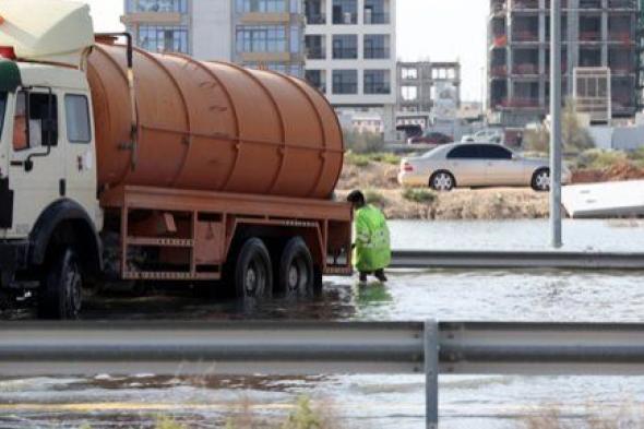 أعنف أمطار وسيول خلال 7 عقود.. الإمارات تحتوى تداعيات المنخفض الجوى