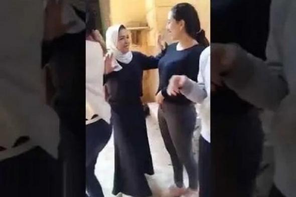 تسريب فيديو لطالبة بوصلة رقص فاضحة داخل الفصل الدراسي (فيديو)