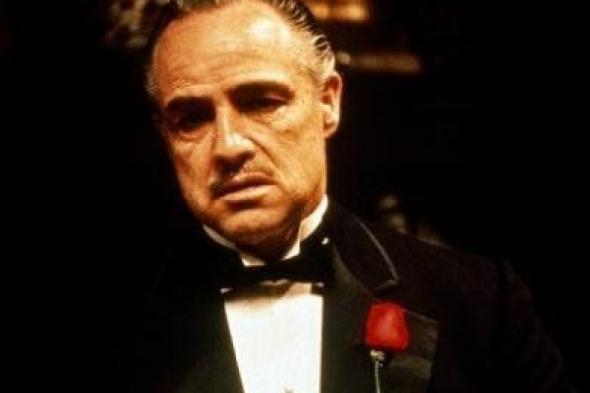 شاهد .. قطة "The godfather" .. إضافة غير مخطط لها جعلت المشهد أيقونيًا