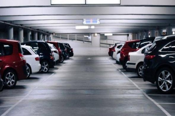 شروط ورسوم جديدة لمواقف السيارات في السعودية.. واستثناء فئة واحدة تمامًا! اكتشف التفاصيل الآن!