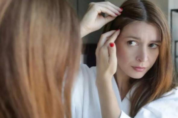 أسرع وصفة طبيعية لمعالجة الشعر الأبيض والشيب المبكر.. استعيدي شبابك وجمالك في 40 دقيقة