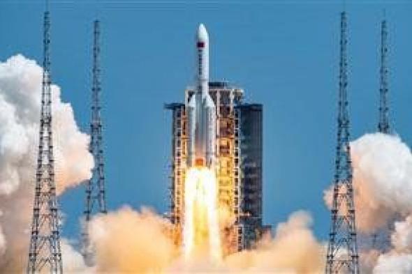 الصين تطلق قمرين اصطناعيين جديدين إلى الفضاء