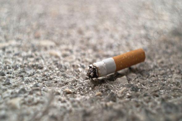 ابتكار صيني يحوّل أعقاب السجائر إلى بطاريات فائقة الكفاءة لتخزين الطاقة المستدامة