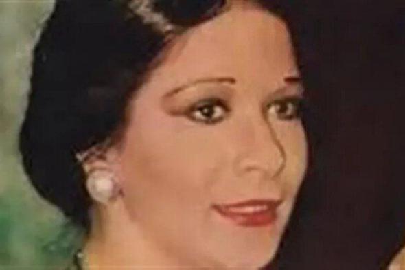 شاهد .. تدهور الحالة الصحية للفنانة المعتزلة سهير زكي وتلقيها الرعاية الطبية في العناية المركزة