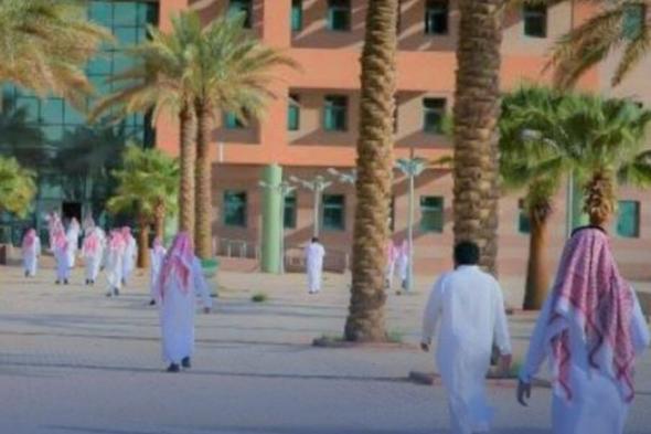 أكاديمي يهاجم قرار جامعة الملك سعود بوقف تخصصات إنسانية