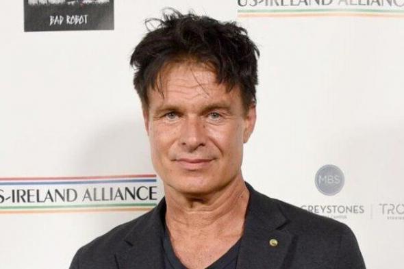 شاهد .. رحيل مفاجئ لنجم هوليوود باتريك مولدون عن 57 عامًا إثر أزمة قلبية