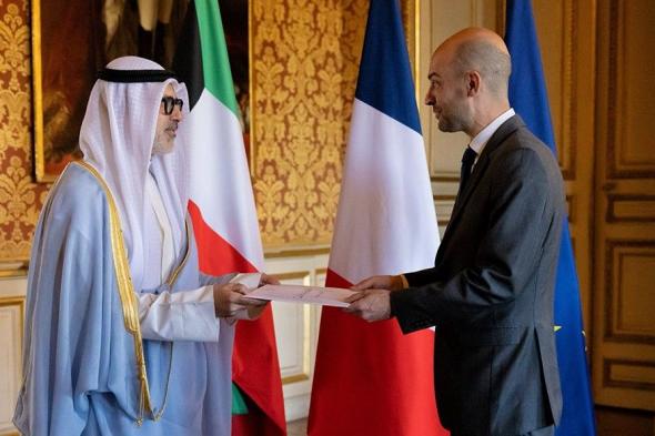 صاحب السمو يبعث رسالة خطية لرئيس فرنسا تتعلق بتعزيز وتنمية العلاقات الثنائية التاريخية الوثيقة والتطورات بالمنطقة
