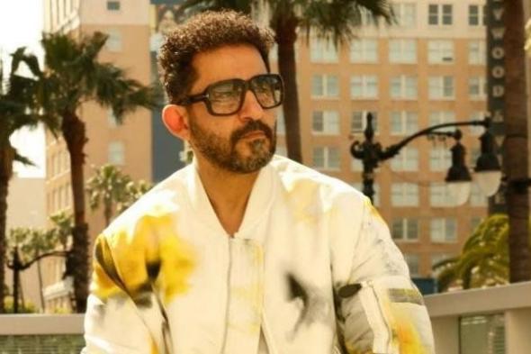 شاهد .. لحظات مؤثرة في جنازة والدة الفنان أحمد حلمي.. ماذا حدث؟