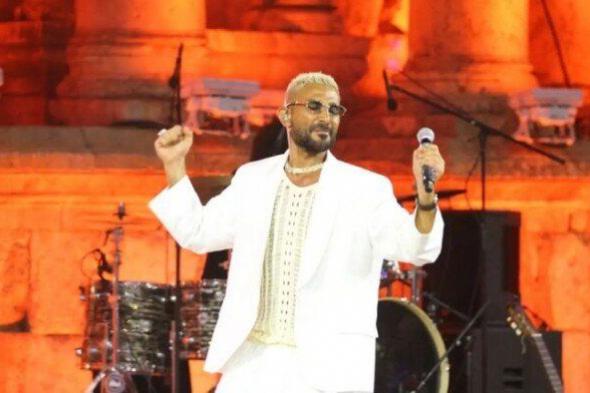 شاهد .. بحضور جماهيري ضخم.. أحمد سعد يحقق حلمه الأول على المسرح الجنوبي في مهرجان جرش