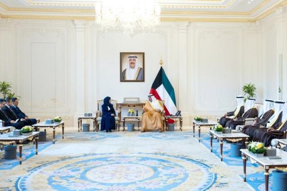 صاحب السمو تسلم رسالة خطية من رئيس مجلس القيادة اليمني تتعلق بسبل تعزيز العلاقات الثنائية في مختلف المجالات