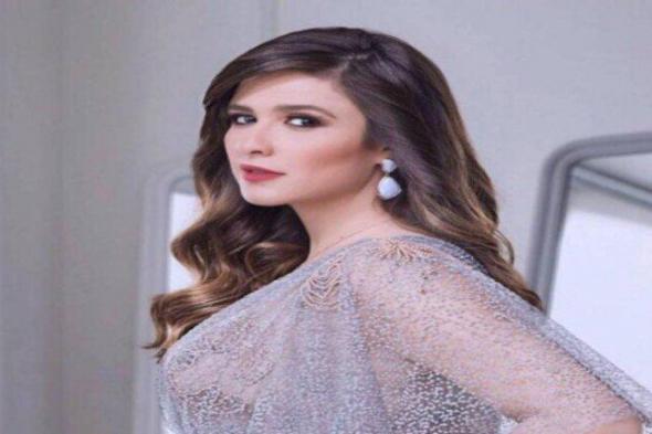 شاهد .. النجمة ياسمين عبد العزيز تتصدر التريند بعد خبر وفاة خالها