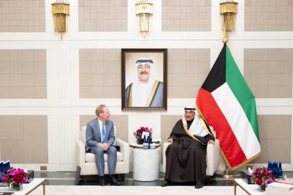 ممثل الأمير سمو ولي العهد استعرض مع براد سميث الاستعدادات لافتتاح أكبر مركز للابتكار الرقمي لشركة مايكروسوفت في المنطقة بالكويت